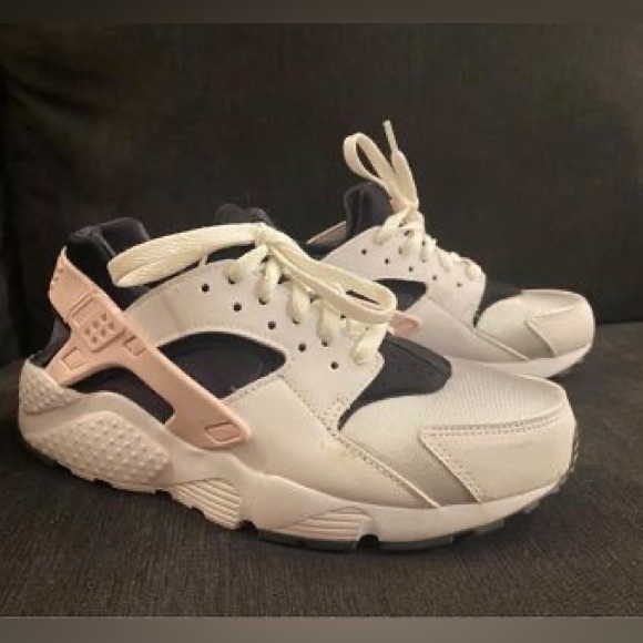 Nike Huarache shoes, Youth size 5.5 - Picture 1 of 4
